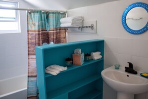 En suite bathroom with tub/shower, sink and toilet