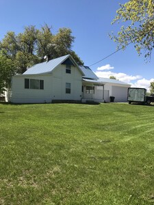 cozy older home for rent very close to the north beach of Bear lake 