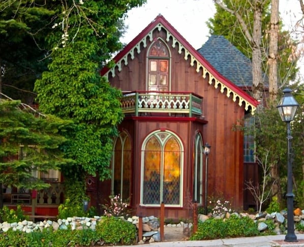 Gorgeous Victorian cottage in the heart of an Historic Gold Rush Town