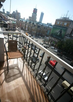 Balcony, view to Bessarabska Square, Market, Arena City.