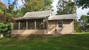 Side entry to White Pine #1 through screen porch
