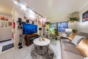 2 Fully Furnished Bedrooms Apartment With Countless Features. Brooklyn Best