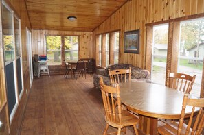 Three season porch