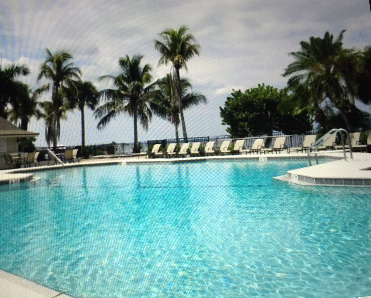 Beachfront Condo at SanibelHarbour – Beachfront