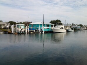 DOCKAGE AND FISH CLEANING STATION included.5 MINUTES TO DEEP OCEAN & GREAT DAY !