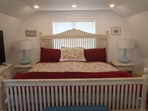 Comfy & Cozy! A king sized bed to stretch out