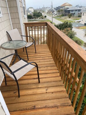 Top Deck, sound side
