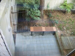 COURTYARD ENTRY