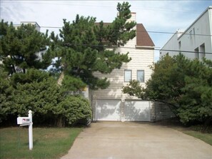 FRONT OF HOUSE WITH GARAGE AND LARGE DRIVEWAY- 4 cars max