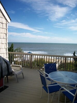 oceanfront deck with gas grill