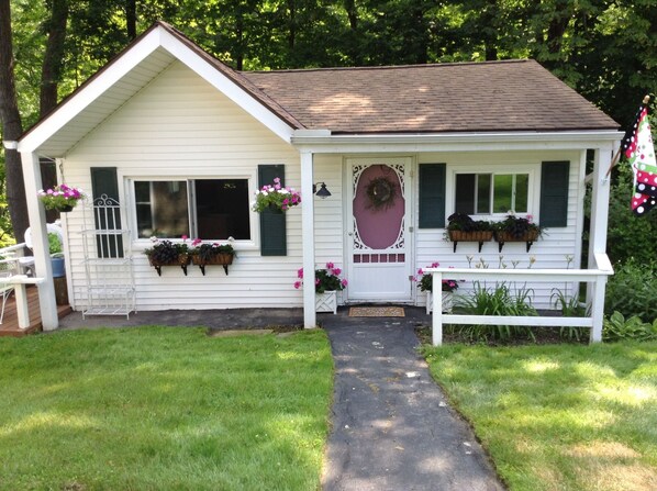 Strawberry Cottage Too...a self-contained retreat!!!