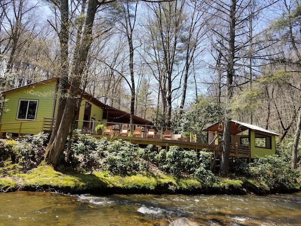 Perfect location for relaxation, hiking, campfire, family time, enjoying nature