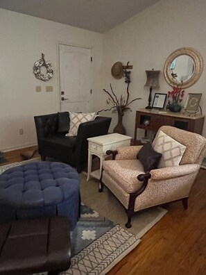 View of front door and entry area
