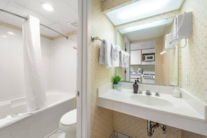 Clean and functional Bathroom