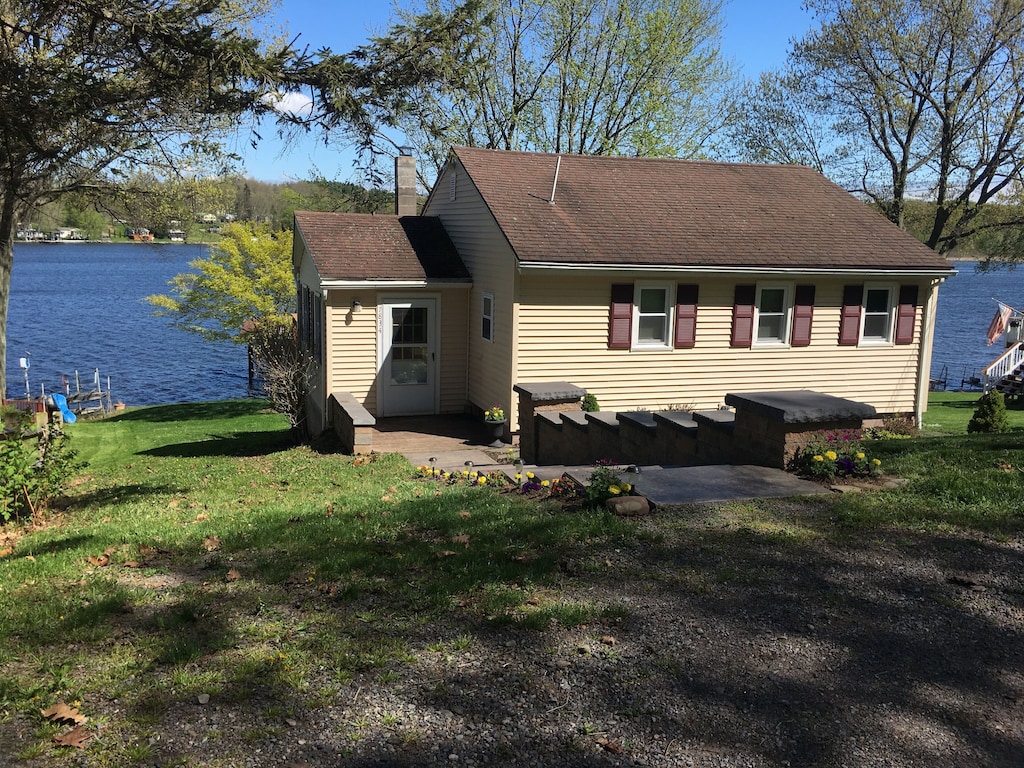 Port Bay , NY Town of Wolcott Waterfront cottage Seasonal Rental