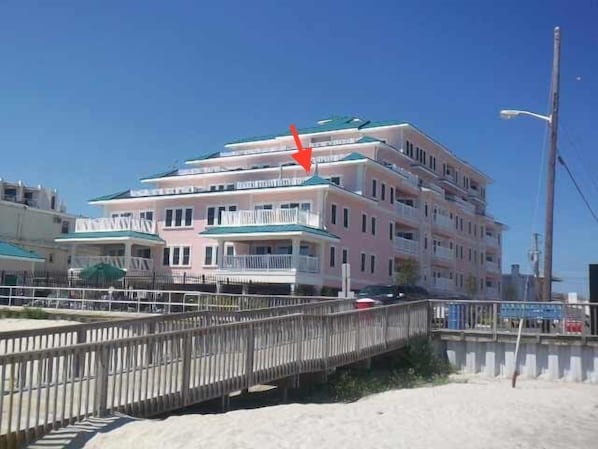 Stockton Beach House / 3rd Floor Arrow pointing to balcony