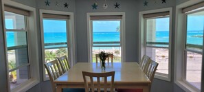 Dine, play games, catch up on e-mails or just enjoy this great kitchen view!