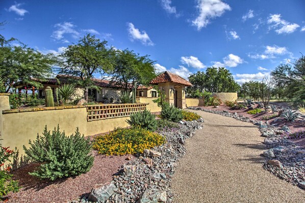 Tucson Vacation Rental | 3BR | 3.5BA | 2,400 Sq Ft | 2 Steps for Entry