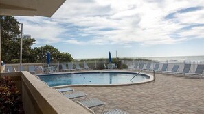 4.Beach/Pool