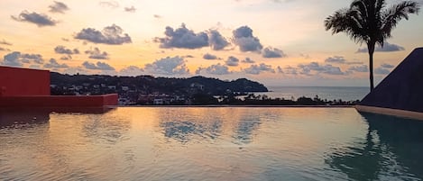 Enjoy the rooftop infinity pool at villa los Corales 