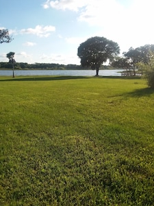  Waterfront Cottage on 5 acres minutes from Lakewood Ranch / Pool / Boating 