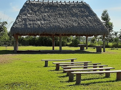  Waterfront Cottage on 5 acres minutes from Lakewood Ranch / Pool / Boating 