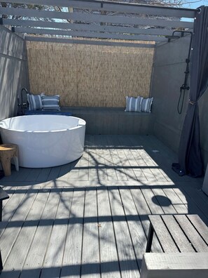 Bain à remous extérieur