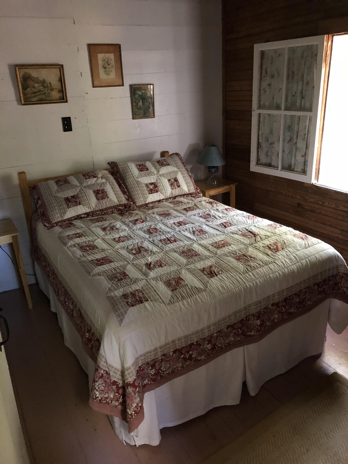 Rockview Cottage: Peaceful Lake Champlain Retreat, Private