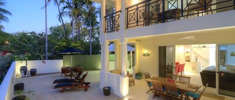 Whispering-Palms-luxury-holiday-rental-port-douglas (4)