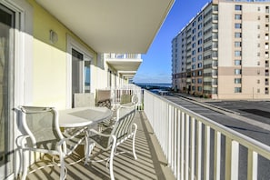 Very large balcony - Ocean to the left and the Bay to the right