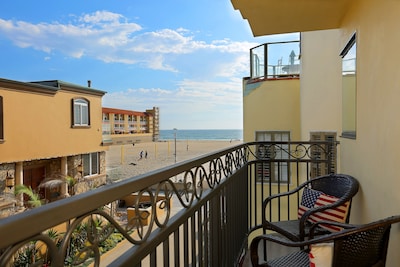 Beautiful Beachside Strand Home with Roof Deck-Casa Nuevo!