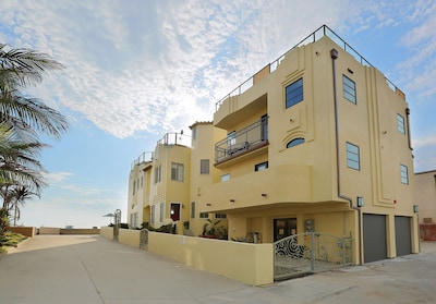Beautiful Beachside Strand Home with Roof Deck-Casa Nuevo!