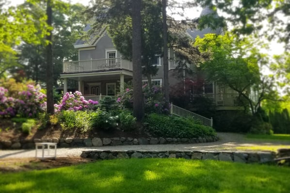 Harvard House Guest Quarters