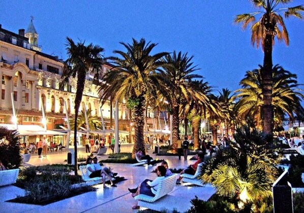 Promenade  Riva 
1.3 km away 