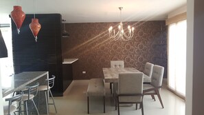 Comedor, bar / Diningroom, bar