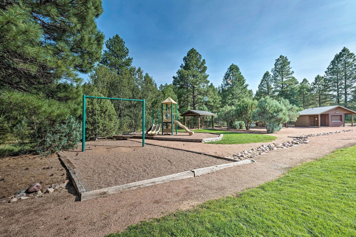 Show Low Retreat w/ Deck, Grill & Mountain Views