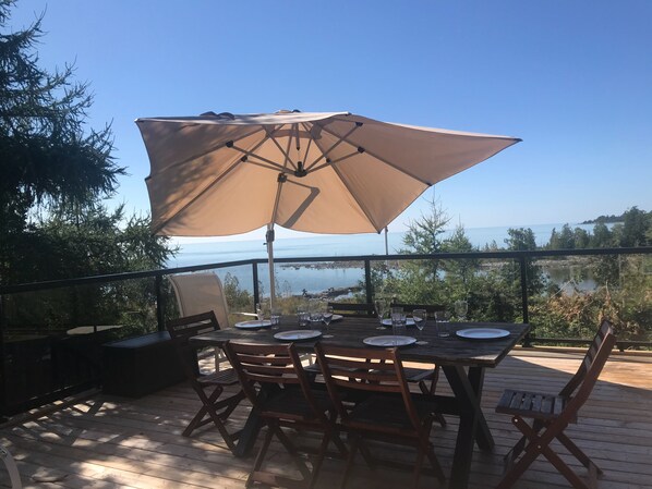 500 sq/f deck with summer furniture