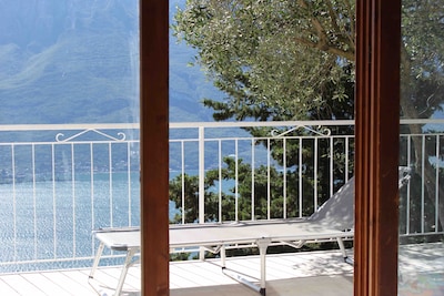 Villa con impresionantes vistas al lago y piscina privada de agua salada 