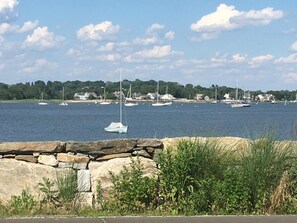 DIRECT WATERFRONT