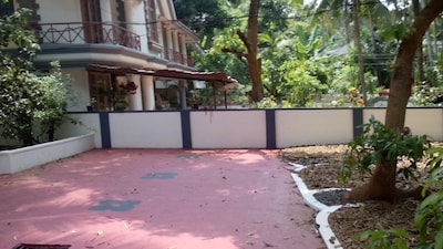 Large villa in kottayam town with 6 bedrooms