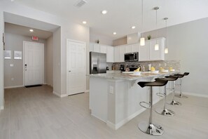 Fully Equipped Kitchen w Granite Countertop