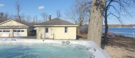 Bain à remous extérieur