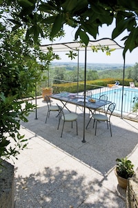 Studio apt, patio area, wifi, pool with great views; ideal for touring /relaxing
