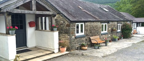 Gorlech Cottage entrance porch.