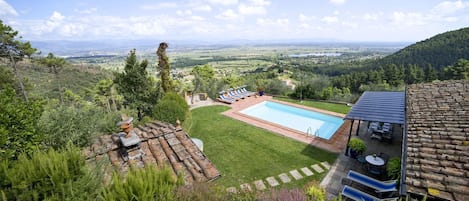 Building Exterior, Garden, Pool, Scenic View