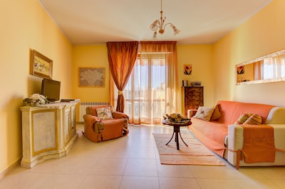 Lucca apartment good price close to station & center