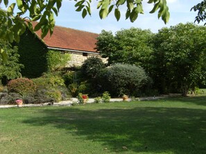 Outside view of Pic vert and Chardonneret