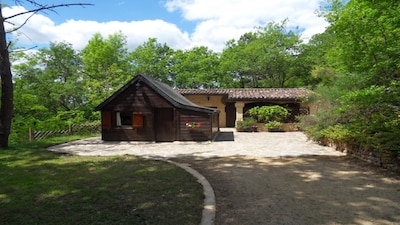 Les Pins - Perigordian Haus mit privaten Terrassen, einem Pool, Spielplatz und Garten