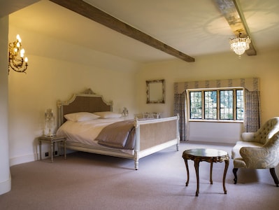 Great Tangley Manor 11th C Manor with indoor heated pool, London less than 1 hr