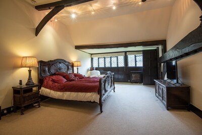 Great Tangley Manor 11th C Manor with indoor heated pool, London less than 1 hr